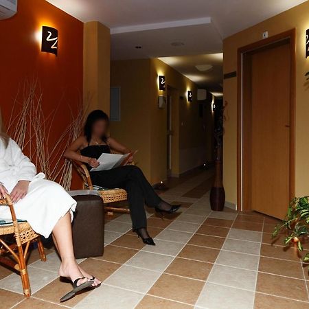 Evridika Hotel Devin Bagian luar foto