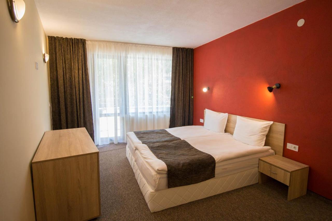 Evridika Hotel Devin Bagian luar foto