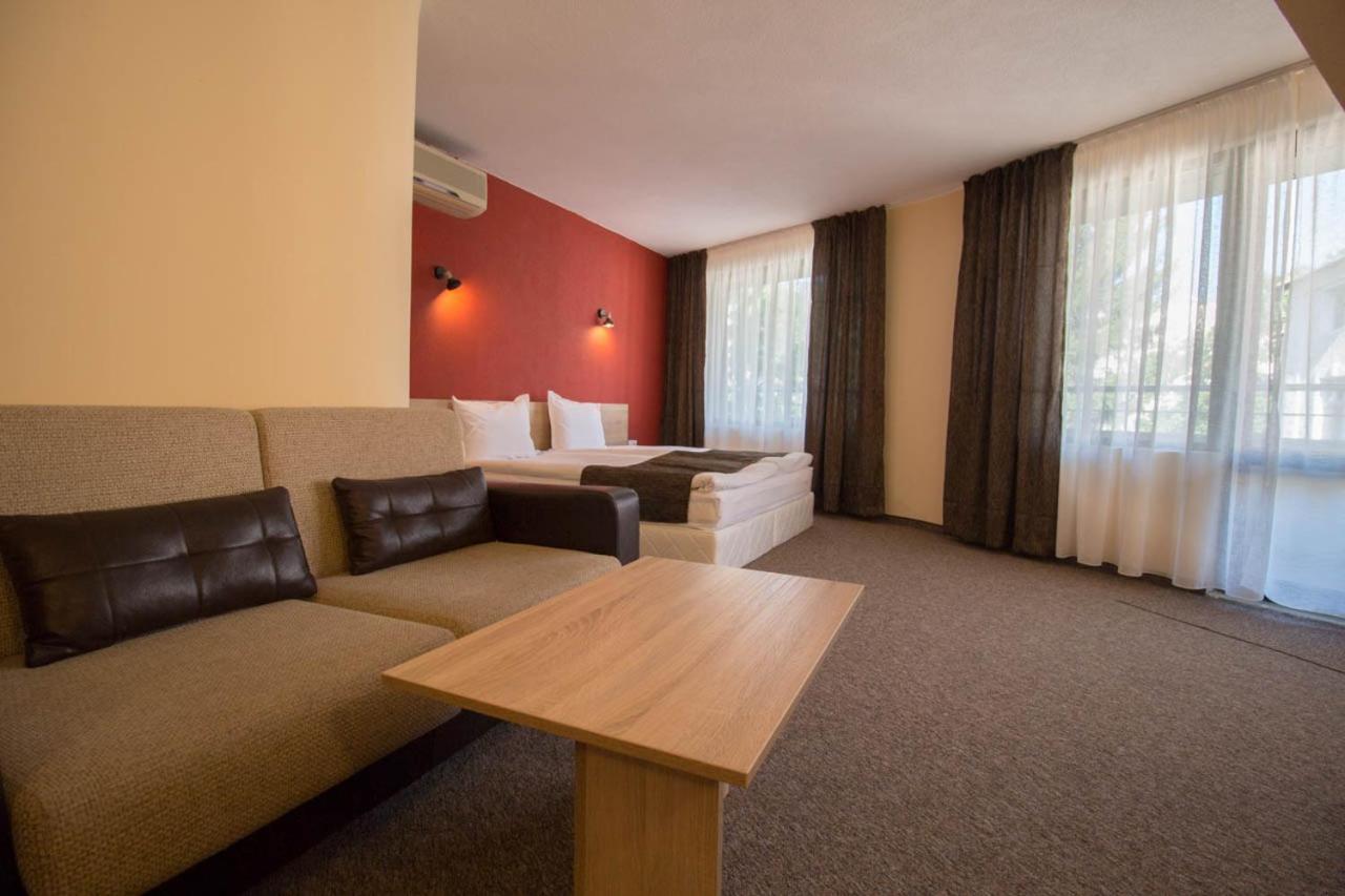 Evridika Hotel Devin Bagian luar foto