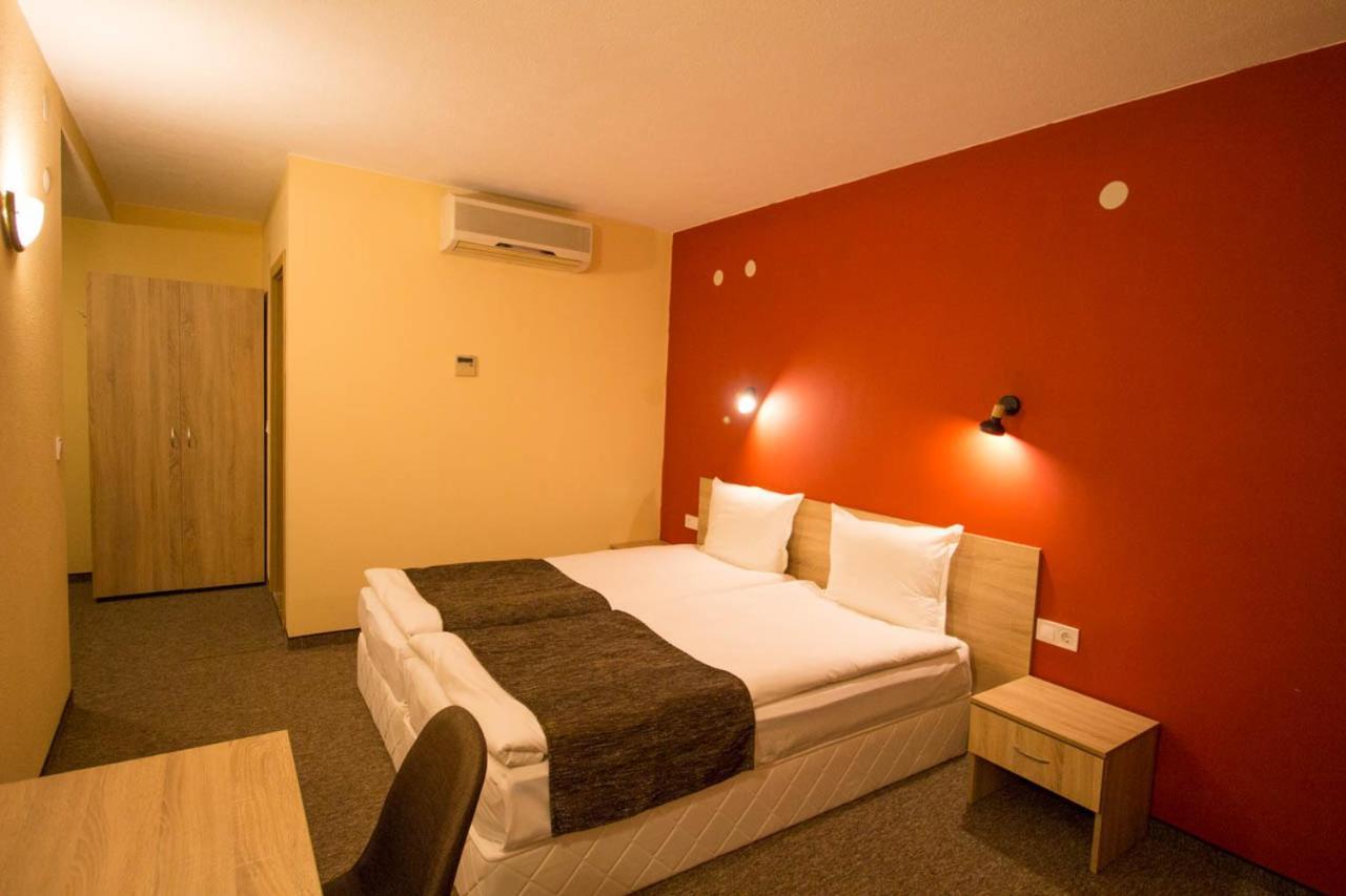 Evridika Hotel Devin Bagian luar foto
