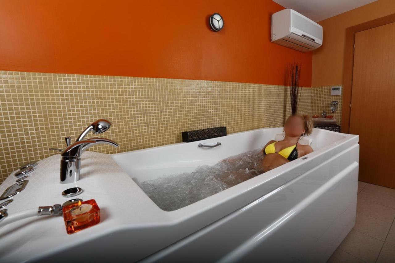 Evridika Hotel Devin Bagian luar foto