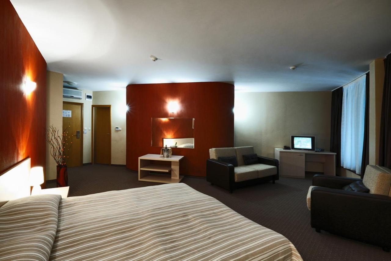 Evridika Hotel Devin Bagian luar foto