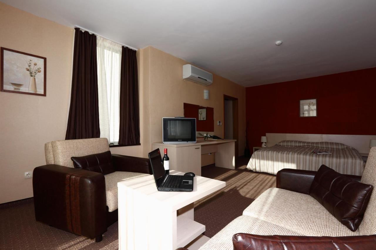 Evridika Hotel Devin Bagian luar foto