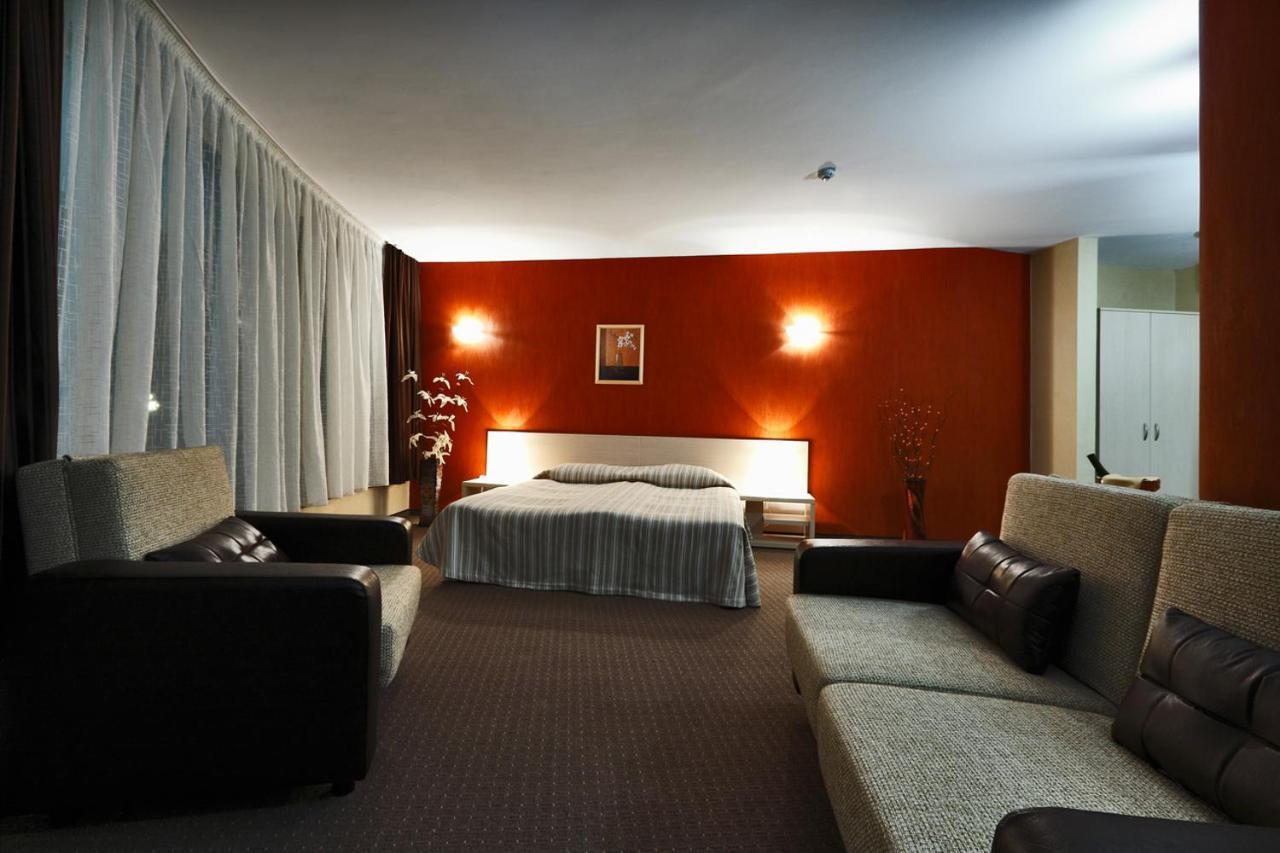 Evridika Hotel Devin Bagian luar foto