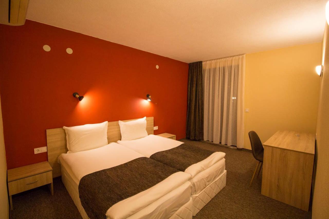 Evridika Hotel Devin Bagian luar foto