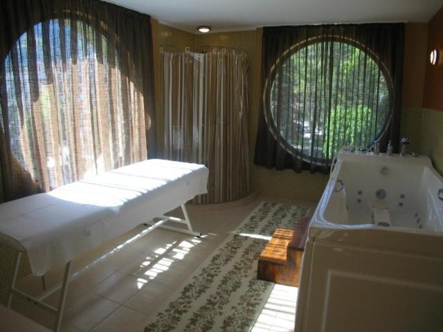 Evridika Hotel Devin Bagian luar foto